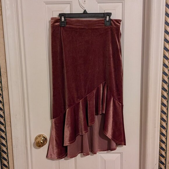 Forever 21 Dresses & Skirts - Pink Forever 21 high/low velvet skirt size medium
